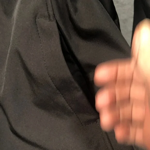 Woman’s Black Hooded Fur lined Jacket NWT - Picture 4 of 7